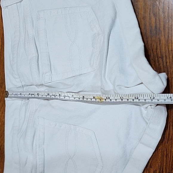 Torrid Cuffed White Denim Shorts Non Distressed Size 12 - Picture 6 of 8